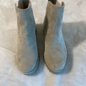 Dolce Vito suede boots size 9 new camel color